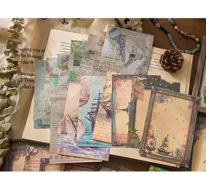 Primo piano di carta vintage per scrapbooking a tema oceano e navi a vela