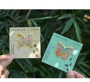 Nahaufnahme von edlen Schmetterling-Lesezeichen aus Metall im chinesischen Stil