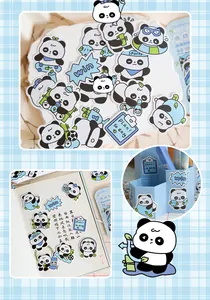 Vista macro detallada de lindas pegatinas de pandas para decoración de álbumes de fotos