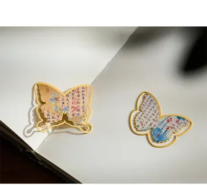 Künstlerische goldene Schmetterlings-Lesezeichen mit traditioneller Tuschemalerei und Kalligrafie