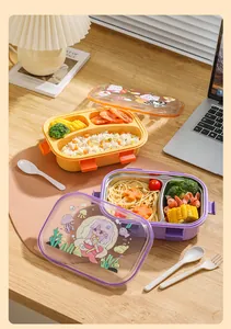 Vista detallada de lindas cajas bento de dibujos animados con compartimentos y comida.