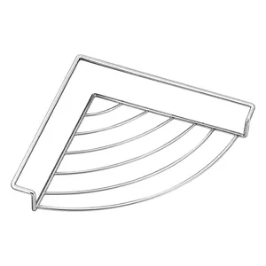 Égouttoir d'angle en acier inoxydable pour l'organisation et le séchage en cuisine.