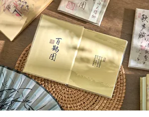 Detaillierte Makroaufnahme eines offenen A7-Hardcover-Notizbuchs im antiken chinesischen Stil