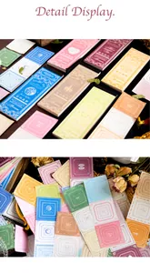 Detalle de primer plano de tarjetas de material de scrapbook vintage en varios colores
