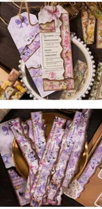 Primo piano di strisce di adesivi in carta vintage con farfalle e fiori per scrapbooking