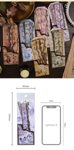 Specifiche dimensionali degli adesivi vintage con fiori e farfalle confrontati con un telefono
