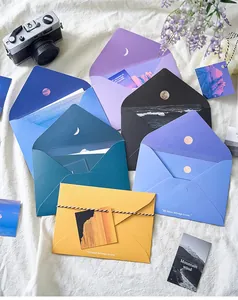 Umschlag- und Briefpapierset mit Naturmotiven sowie Berg- und Mondphasenmustern