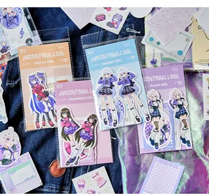 Detailansicht der Anime-Band-Mädchen-Aufkleber-Kollektion auf Denim-Hintergrund