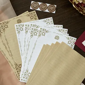Elegante juego de papelería vintage con papel de carta floral y sobres de papel kraft