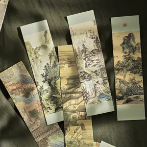 Vintage Chinese landschap zijden schilderij bladwijzers set op groene stoffen achtergrond.
