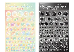 Decoratieve bubbelstickers uit de Milky Way-serie in pastelkleurige en zwarte stijlen
