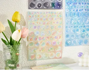 Detailweergave van pastelkleurige bubbelstickers met glitterfolie voor dagboekdecoratie