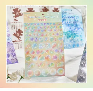 Detailopname van holografische bubbelstickers voor bullet journal