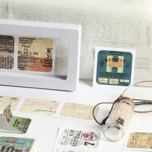 Σετ από ρετρό αυτοκόλλητα scrapbooking με εισιτήρια και ετικέτες σε λευκό πλαίσιο