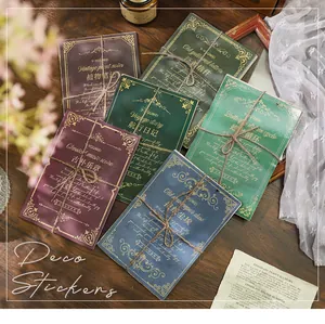 Dettaglio del set di carta da lettere vintage in sei diversi temi di lettere classiche