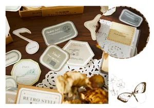 Detailansicht von Vintage-Aufklebern im englischen Stil für Scrapbooking und Bastelarbeiten