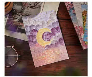 Dettaglio di cartolina artistica con pittura a olio impasto di luna e nuvole colorate