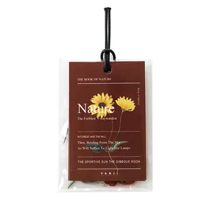 Set di adesivi e cartoncini per scrapbooking a tema natura con disegno di girasole