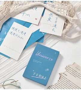Dettaglio del set di biglietti d'auguri a tema Universe con scatola blu
