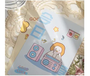 Dettaglio ravvicinato di biglietti d'auguri cartoon con illustrazione di papera.