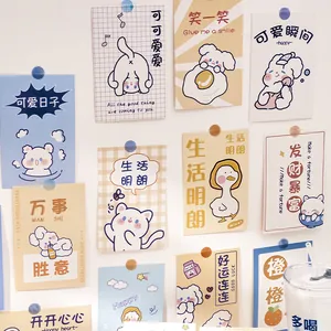 Collezione di simpatici biglietti d'auguri cartoon con illustrazioni e citazioni sul muro