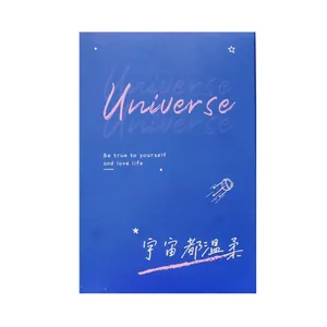 Biglietto d'auguri creativo a tema universo blu con citazione ispiratrice e stelle