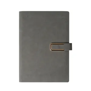 Cuaderno de negocios profesional A5 de ante gris con elegante cierre de hebilla dorada