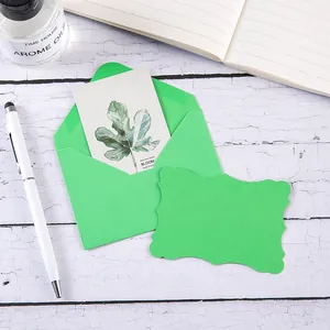 Sobre verde de estilo europeo y juego de tarjetas con bordes ondulados muy elegante