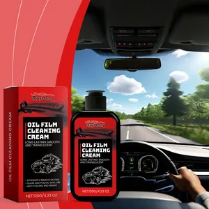 RayHong Auto Glas Ölfilm Reinigungsschlamm mit Originalverpackung im Fahrzeuginnenraum