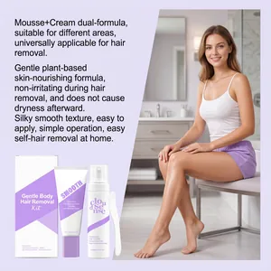Sanftes Haarentfernungs-Set mit Creme- und Mousse-Formel neben einem schönen Model