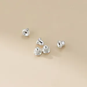 Detailansicht von S925 Sterlingsilber Ohrmuttern in Geschossform mit polierter Oberfläche