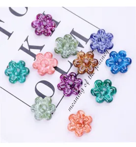 Makroansicht von 28mm bunten, gefleckten Acryl-Blumenperlen für DIY-Handwerk