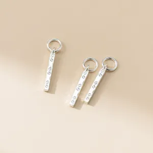 Detaillierte Ansicht von Vintage 925 Sterling Silber Anhängern mit Blattgravur