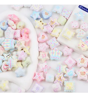 Bunte pastellfarbene Acrylperlen in Stern- und Herzform für DIY Schmuckherstellung