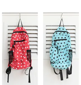 Elegantes mochilas de nailon con lunares en rojo y azul con bolsillos laterales de malla