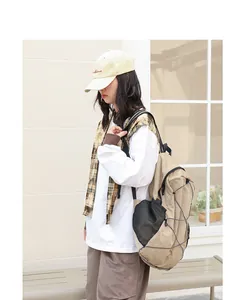 Mochila casual de nailon caqui elegante con bolsillo lateral de malla y cordón elástico