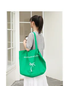 Stilvolle grüne Nylon-Einkaufstasche mit weißem Buchstaben- und Palmenaufdruck