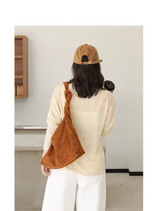 Borsa hobo casual in pelle scamosciata marrone con tracolla annodata in stile lifestyle