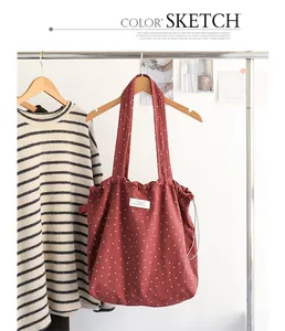 Bolso tote de lona roja con lunares y cierre de cordón ajustable de estilo japonés