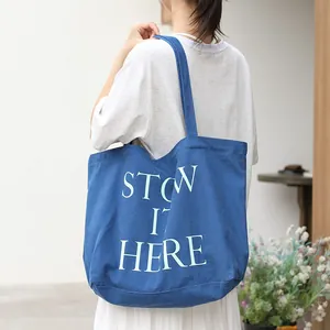 Borsa tote in tela blu con stampa di lettere STOW IT HERE da donna.