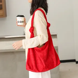 Borsa a tracolla casual rossa in pelle scamosciata con nodo per donna capiente