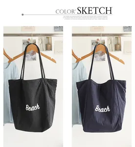 Bolsos tote casuales de nailon en negro y azul marino con detalle de estampado Beach blanco