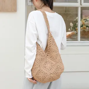Casual handgemaakte gehaakte hobo-tas met hol geweven patroon voor dames