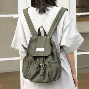 Mochila de lona verde oliva elegante con cordón ajustable y cierre de solapa frontal