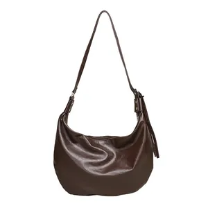 Bolso hobo vintage de cuero PU marrón suave con correa ajustable para el hombro