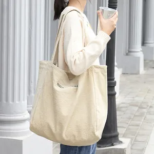 Bolso shopper de pana beige estilo japonés con bordado de letras y correa de hombro ancha