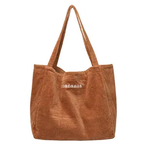 Bolso tote de pana marrón con bordado de letras blancas para uso diario