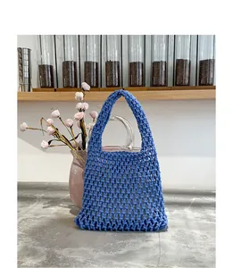 Handgefertigte blaue gewebte Baumwollhandtasche mit einzigartigem Gitterdesign-Detail