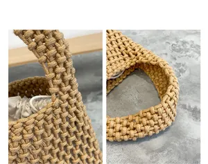 Nahaufnahme der handgewebten Baumwolltasche mit Fokus auf Netzstruktur und Henkeldetails
