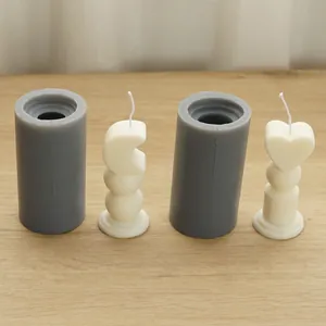 Stampi in silicone per candele scettro cuore e luna con esempi di modelli finiti.